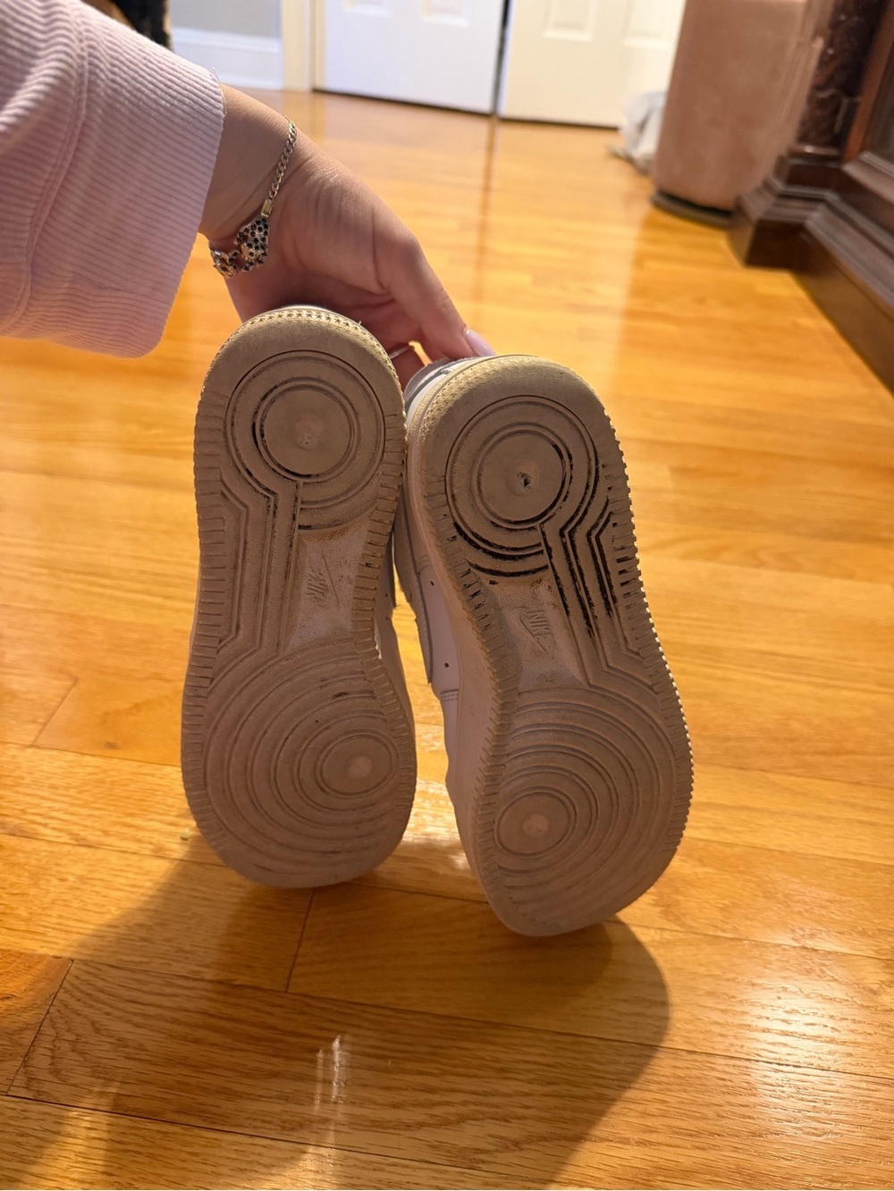 Nike White Low-Top Sneakers - Picture 5 of 6
